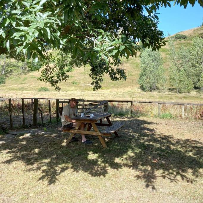 Rustic Woolshed Apartment Owen River ภายนอก รูปภาพ
